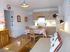 Appartement 6 pers, centre village, 300m ski, parking, balcon - FR-1-304-114